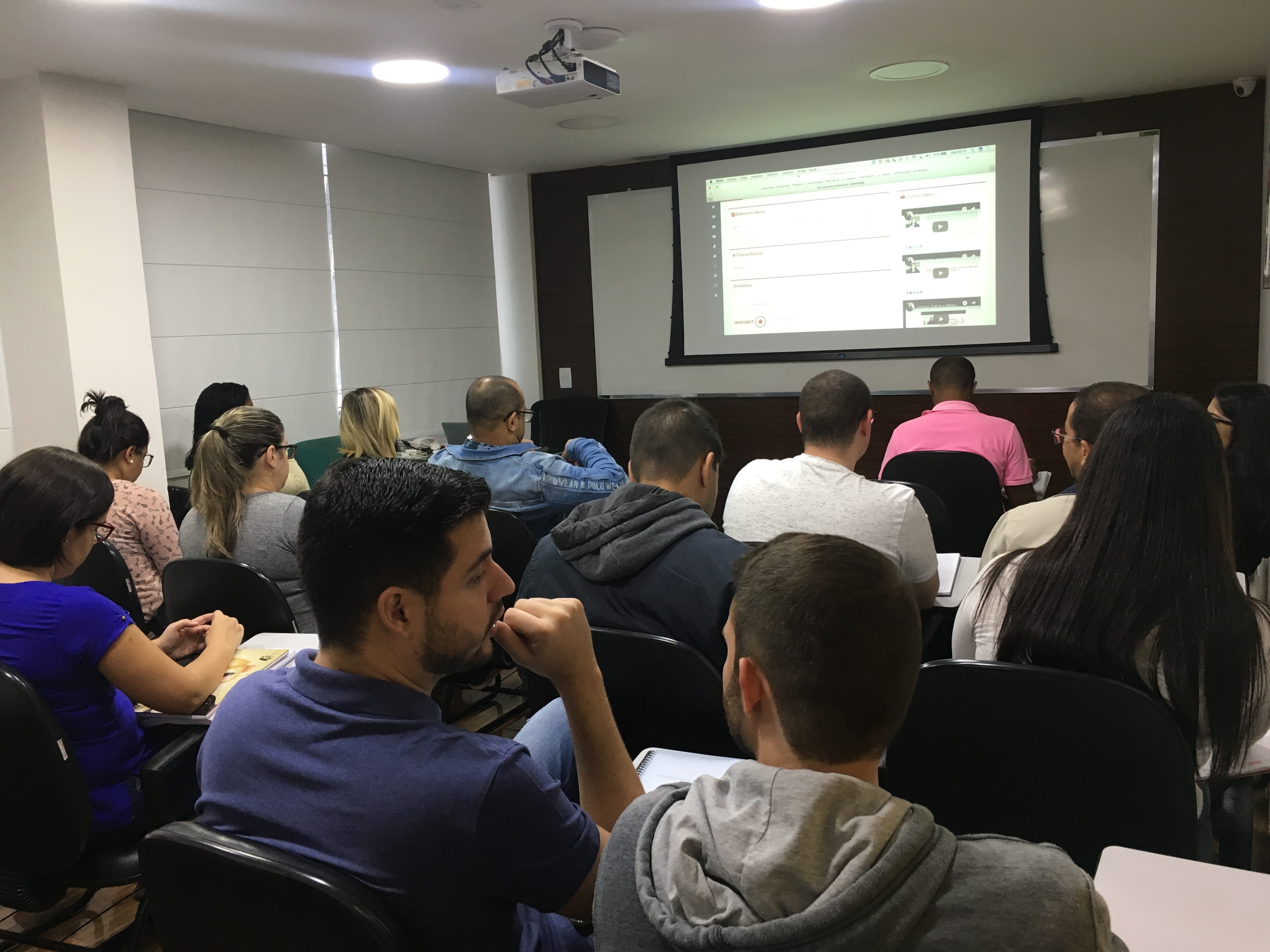Curso de Analista Fiscal no Auditório da MG Treinamentos com carga horária de 35hs