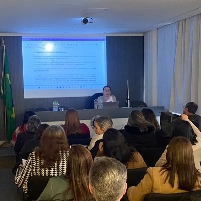 Curso de reforma tributária na associação dos profissionais de contabilidade de Petrópolis
